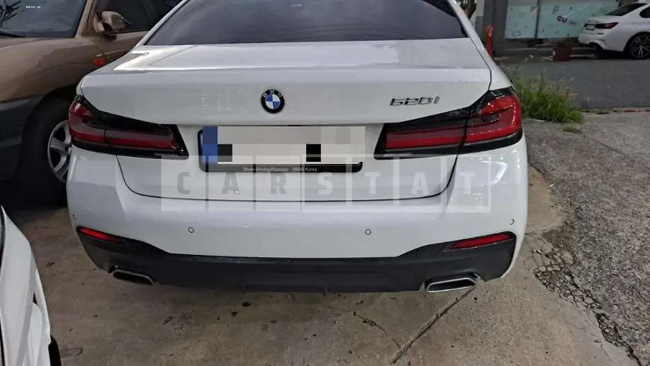 Photo 2 of 28: 2021 BMW 520i — Korean insurance auction