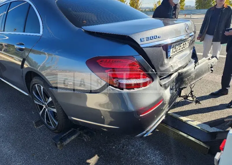 Photo 3 of 3: 2020 Mercedes-Benz E300e 4Matic, VIN W1KZF5EB0LA837557 — Korean insurance auction
