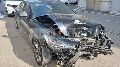 Photo 2 of 23: 2019 Kia Stinger, VIN KNAE751CBKS062844 — Korean insurance auction