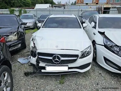 Photo 1 of 17: 2017 Mercedes-Benz E 200 — Korean insurance auction