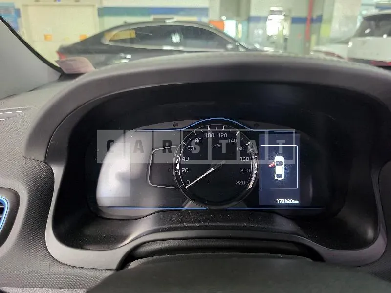 Photo 2 of 17: 2017 Hyundai IONIQ Hybrid — Korean insurance auction
