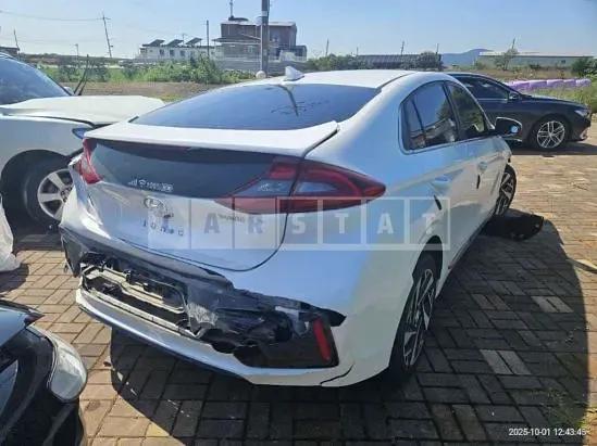 Photo 2 of 11: 2018 Hyundai IONIQ, VIN KMHC051CGJU059155 — Korean insurance auction