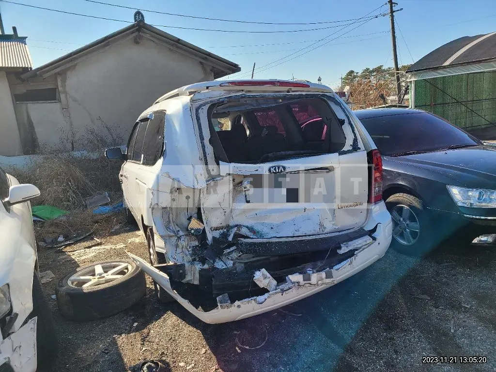 Photo 2 of 11: 2014 Kia Carnival 2.2 — Korean insurance auction