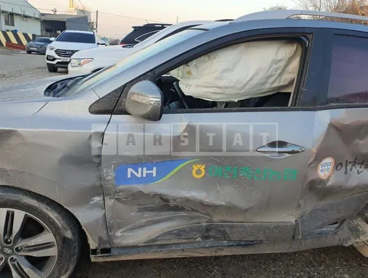 Photo 2 of 25: 2015 Hyundai Tucson, VIN KMHJT81VBFU072939 — Korean insurance auction