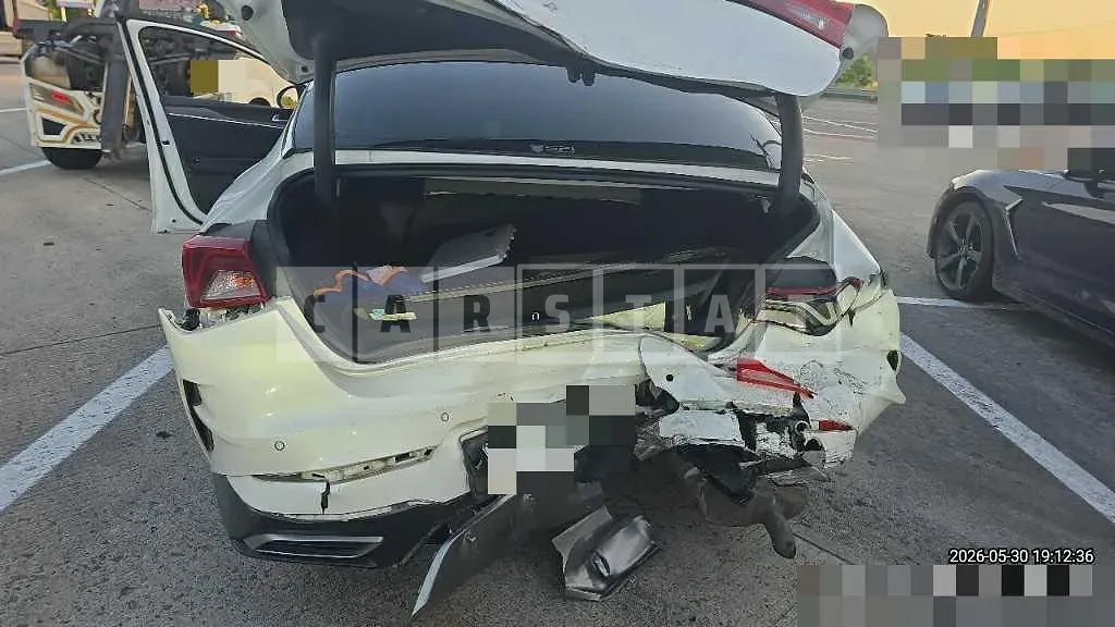 Photo 2 of 4: 2020 Kia K5 — Korean insurance auction