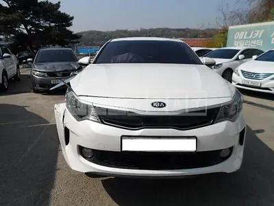 Photo 1 of 33: 2017 Kia K5, VIN KNAGT41CBHA005414 — Korean insurance auction