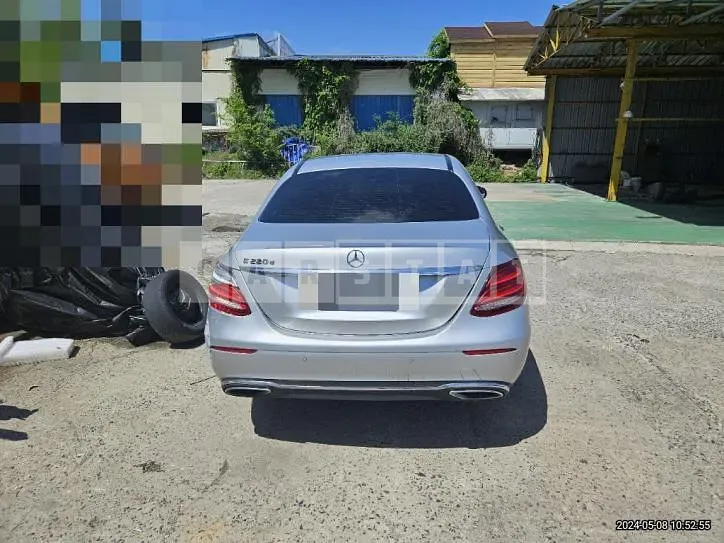 Photo 2 of 10: 2016 Mercedes-Benz E220 d — Korean insurance auction