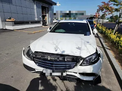 Photo 1 of 17: 2016 Mercedes-Benz E220 d — Korean insurance auction
