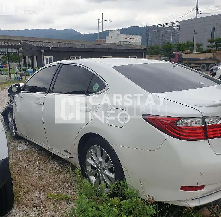 Photo 2 of 10: 2015 Lexus ES300h, VIN JTHBW1GG0F2096515 — Korean insurance auction