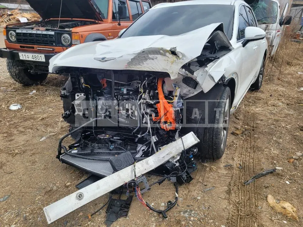 Photo 2 of 26: 2022 Genesis GV70 EV, VIN KMTMA811PNU000813 — Korean insurance auction