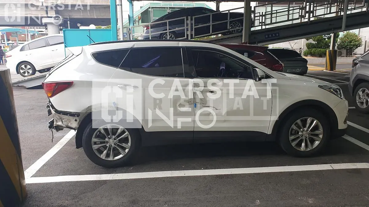 Photo 2 of 8: 2015 Hyundai Santa Fe, VIN KMHSW81UBGU587717 — Korean insurance auction