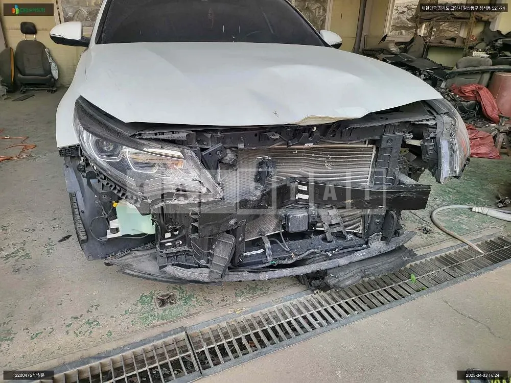 Photo 2 of 14: 2017 Kia K5, VIN KNAGW411BJA225253 — Korean insurance auction