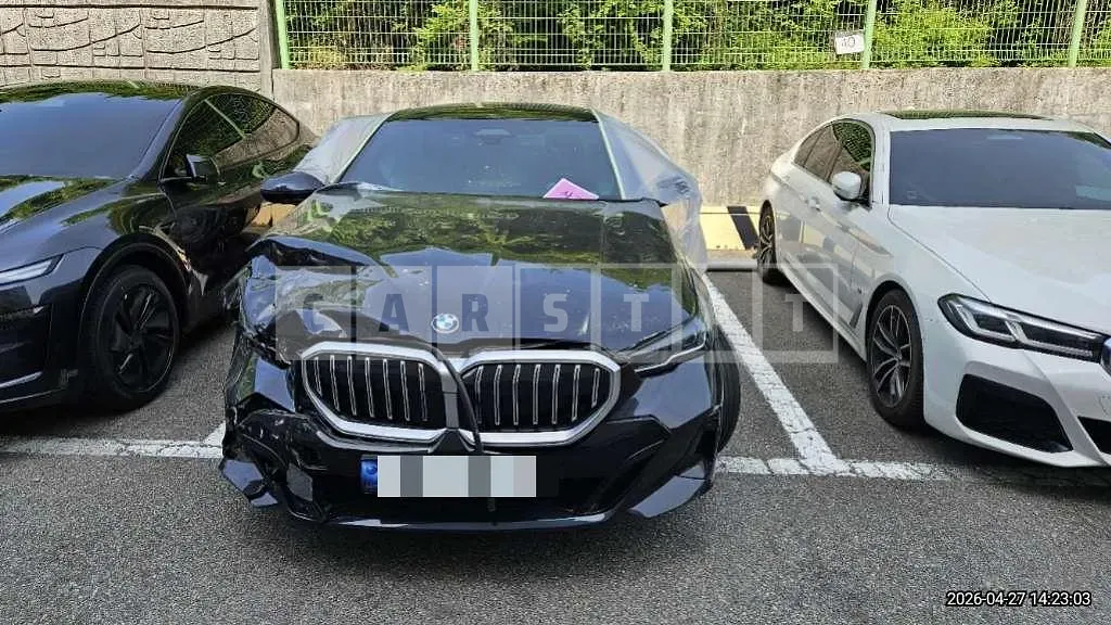 Photo 2 of 31: 2024 BMW 520i — Korean insurance auction