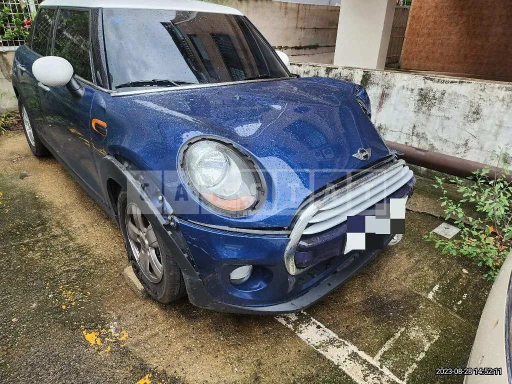 Photo 2 of 13: 2015 MINI Cooper D Five-Door, VIN WMWXT3103F2B74793 — Korean insurance auction