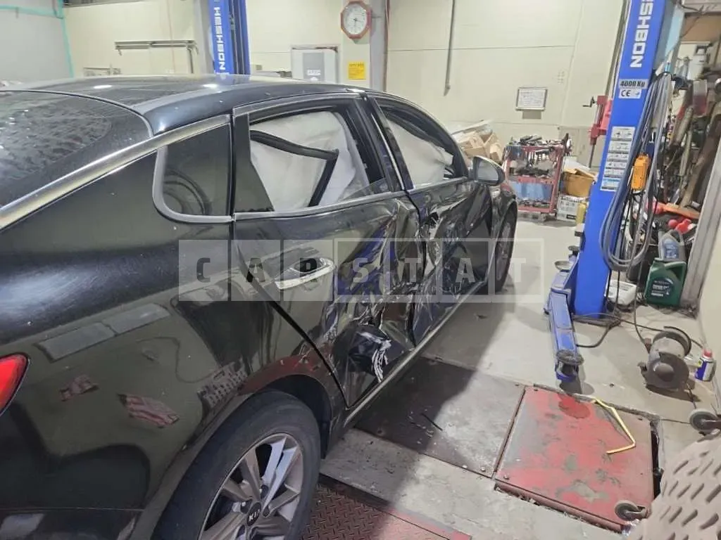 Photo 2 of 7: 2018 Kia K5 — Korean insurance auction