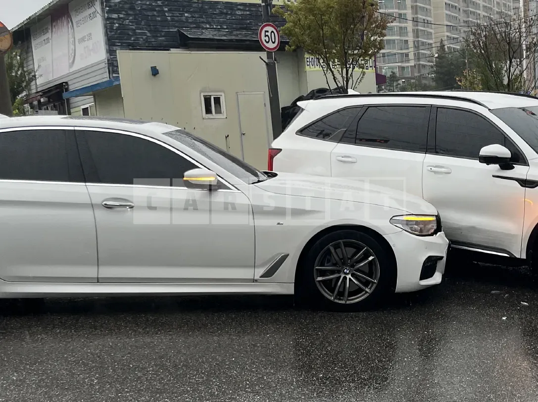 Photo 2 of 4: 2018 BMW 530i xDrive Msp — Korean insurance auction
