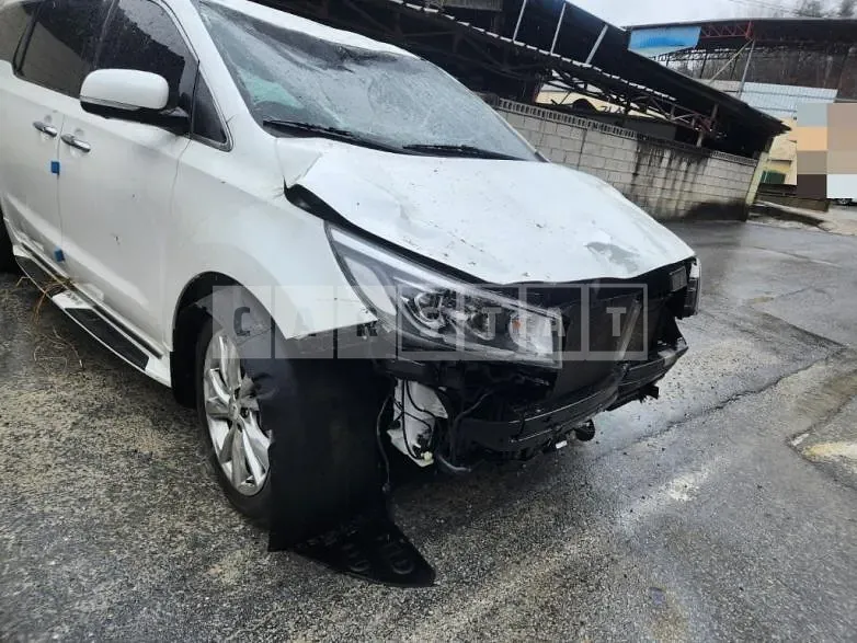 Photo 2 of 15: 2019 Kia Carnivals, VIN KNAME81ABKS555535 — Korean insurance auction