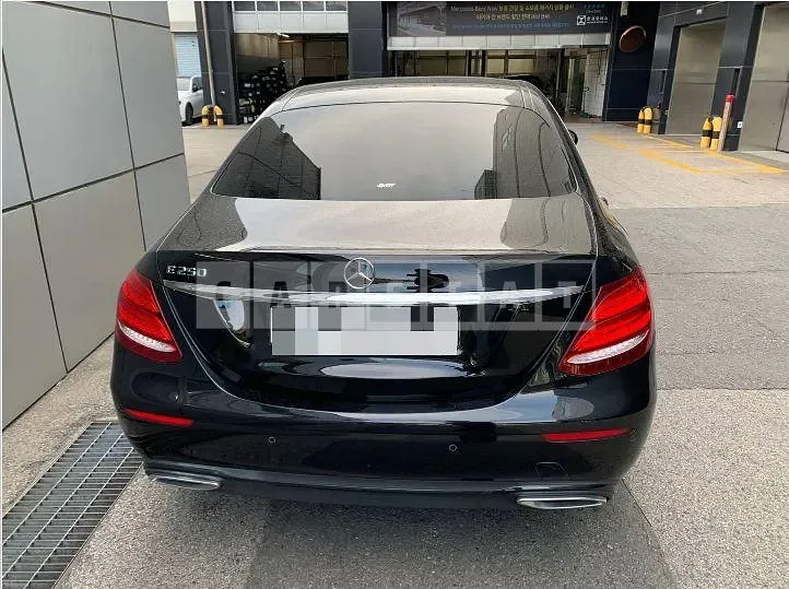Photo 2 of 21: 2020 Mercedes-Benz E250 — Korean insurance auction