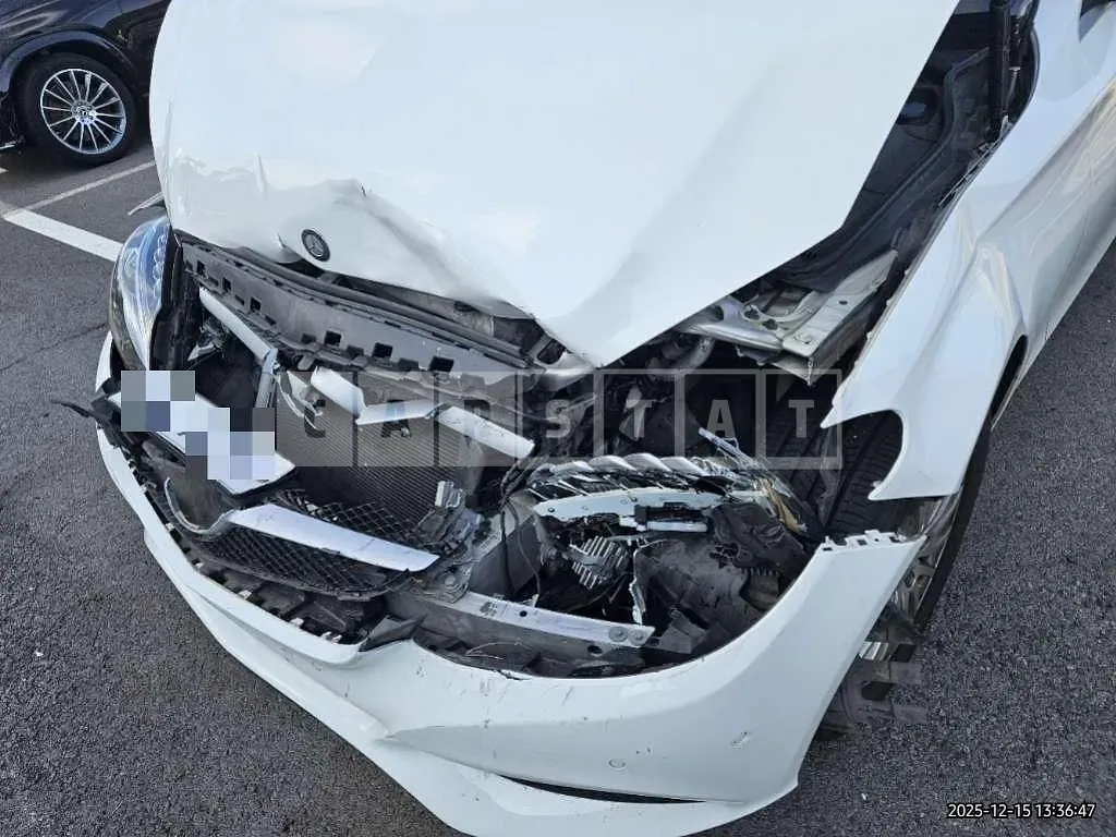 Photo 2 of 11: 2015 Mercedes-Benz C200 — Korean insurance auction