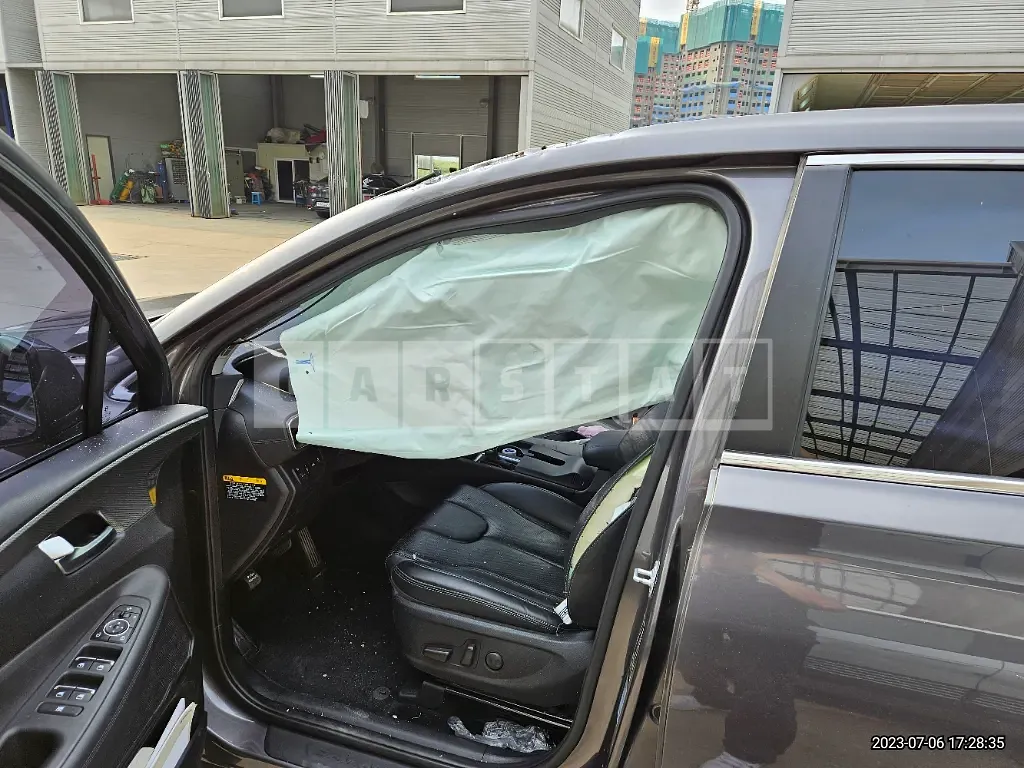Photo 2 of 50: 2019 Hyundai Santa Fe, VIN KMHS281BBKU132044 — Korean insurance auction