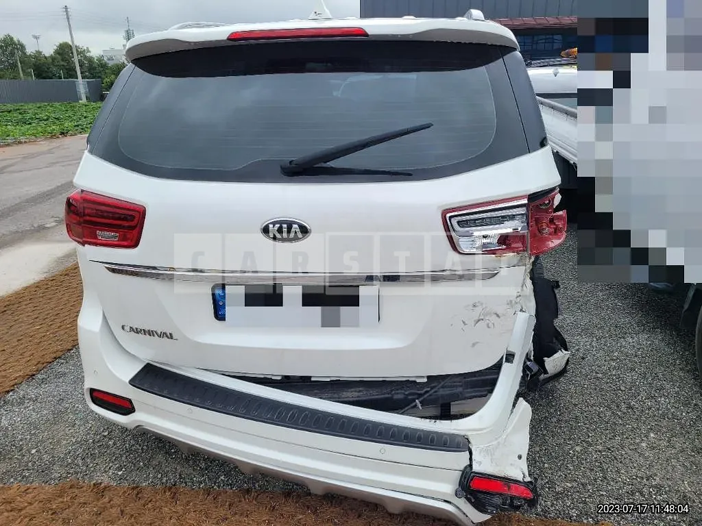 Photo 2 of 9: 2018 Kia Carnivals, VIN KNAMB81ABKS504471 — Korean insurance auction