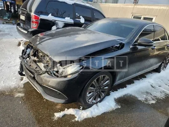 Photo 2 of 7: 2018 Mercedes-Benz E 400 4MAIC, VIN WDDZF6GB5JA311425 — Korean insurance auction