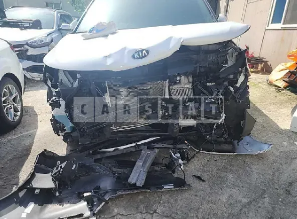 Photo 2 of 34: 2021 Kia Carnival — Korean insurance auction