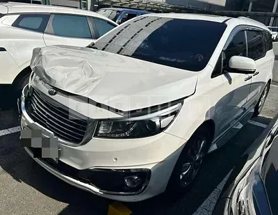 Photo 1 of 12: 2017 Kia Carnivals — Korean insurance auction
