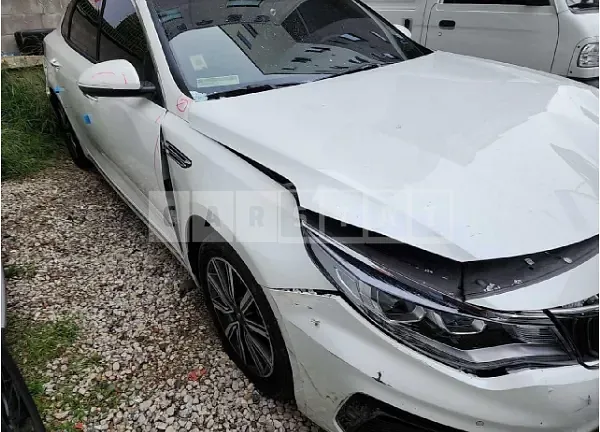 Photo 2 of 34: 2019 Kia K5, VIN KNAGW416BKA261950 — Korean insurance auction