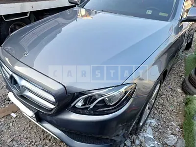Photo 1 of 11: 2018 Mercedes-Benz E 200, VIN WDDZF4CB9JA302530 — Korean insurance auction