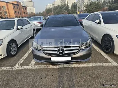 Photo 1 of 25: 2018 Mercedes-Benz E220d 4Matic — Korean insurance auction