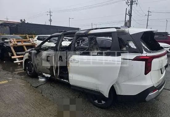 Photo 2 of 8: 2025 Kia Carnival Hybrid — Korean insurance auction