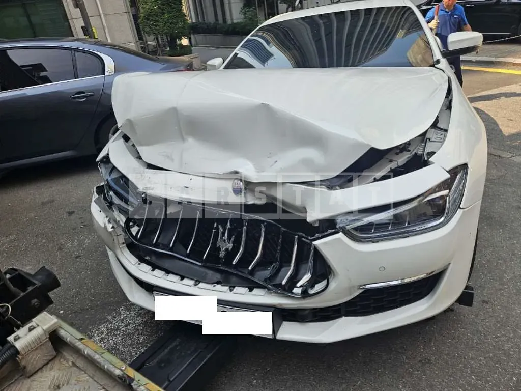 Photo 2 of 50: 2018 Maserati N/a, VIN ZAM57XSG0J1298898 — Korean insurance auction