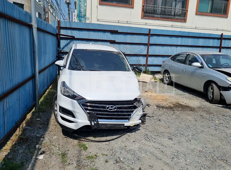 Photo 2 of 13: 2021 Hyundai Tucson, VIN KMHJ3812GLU356090 — Korean insurance auction