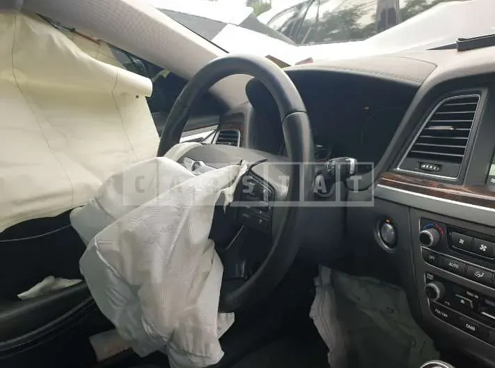 Photo 2 of 6: 2016 Genesis Dh — Korean insurance auction