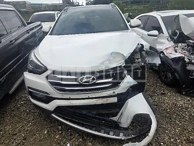 Photo 1 of 26: 2016 Hyundai Santa Fe DM — Korean insurance auction