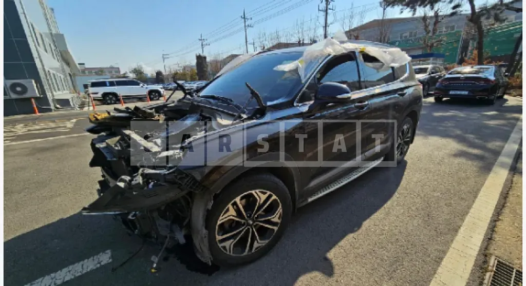 Photo 2 of 8: 2019 Hyundai Santa Fe — Korean insurance auction