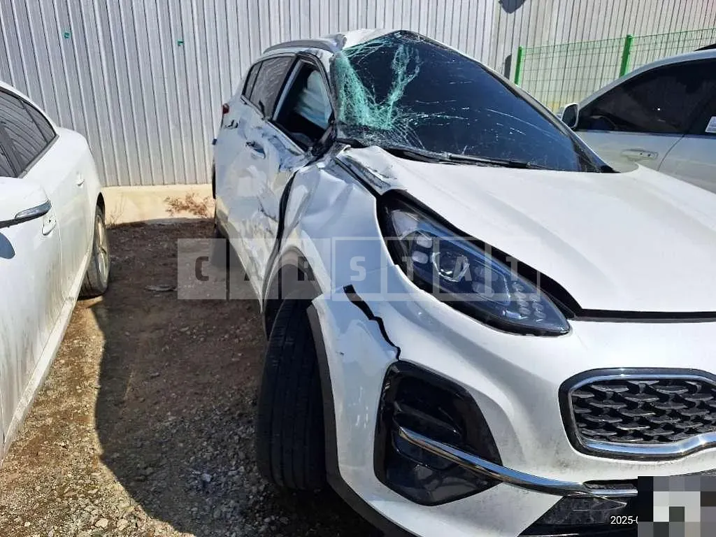 Photo 2 of 9: 2020 Kia Sportage — Korean insurance auction