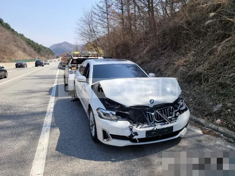 Photo 2 of 19: 2022 BMW 520i — Korean insurance auction