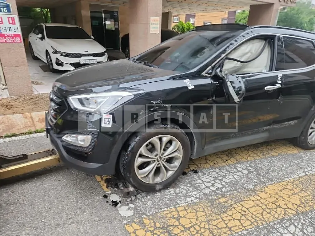Photo 2 of 22: 2015 Hyundai Santa Fe, VIN KMHSW81UBFU446879 — Korean insurance auction
