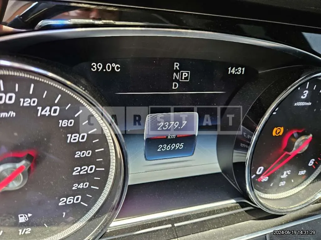 Photo 2 of 15: 2017 Mercedes-Benz E220d — Korean insurance auction