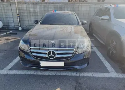 Photo 1 of 9: 2018 Mercedes-Benz E 300 4Matic, VIN WDDZF4KB8JA376734 — Korean insurance auction