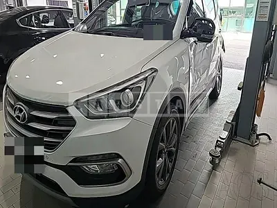 Photo 1 of 35: 2017 Hyundai Santa Fe Diesel E-VGT R2.0 (2WD), VIN KMHSW81UBJU771598 — Korean insurance auction