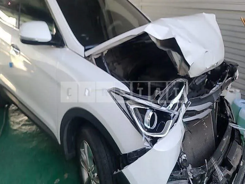 Photo 2 of 7: 2015 Hyundai Santa Fe, VIN KMHSW81UBGU583562 — Korean insurance auction