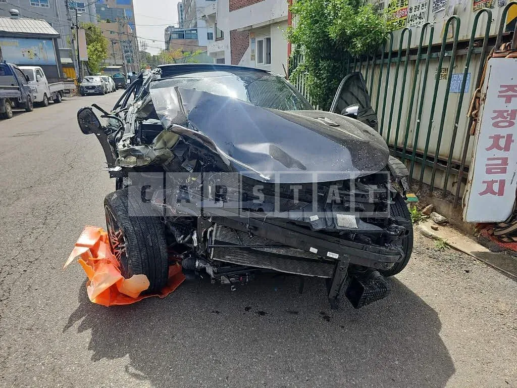 Photo 2 of 35: 2021 Kia Stinger, VIN KNAE551CDMS098481 — Korean insurance auction