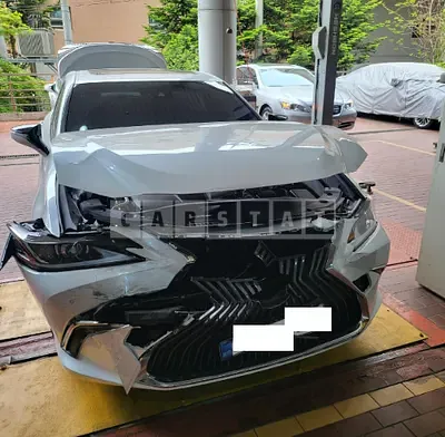 Photo 1 of 41: 2020 Lexus ES300h, VIN JTHB21B19L2100099 — Korean insurance auction