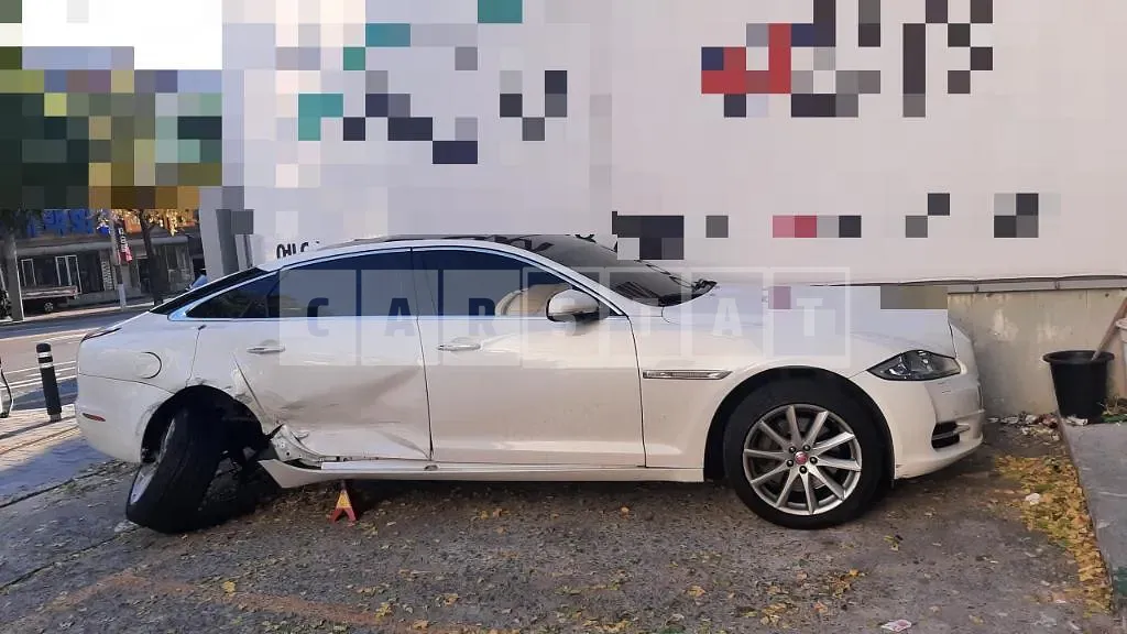 Photo 2 of 11: 2014 Jaguar XJ 3.0d — Korean insurance auction