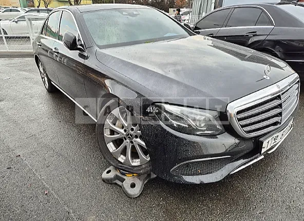 Photo 2 of 18: 2019 Mercedes-Benz E 300 — Korean insurance auction