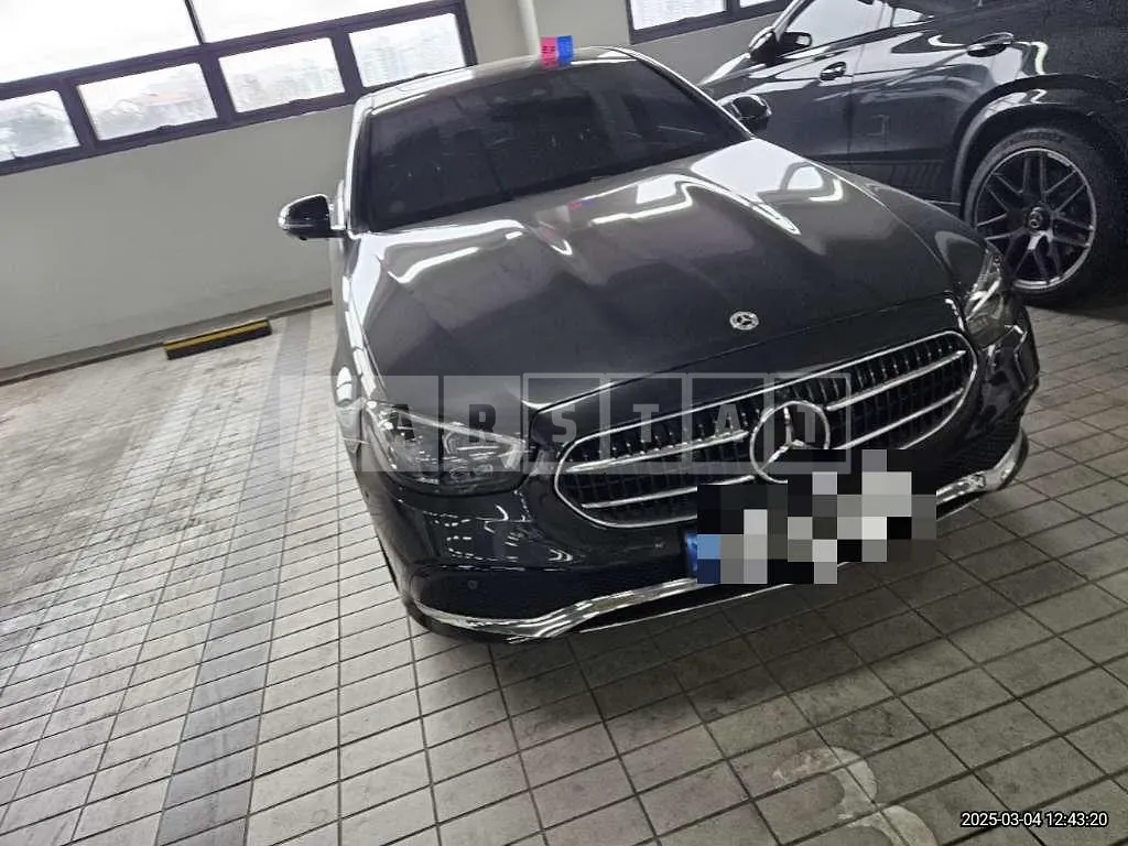 Photo 2 of 8: 2022 Mercedes-Benz E350 4Matic — Korean insurance auction