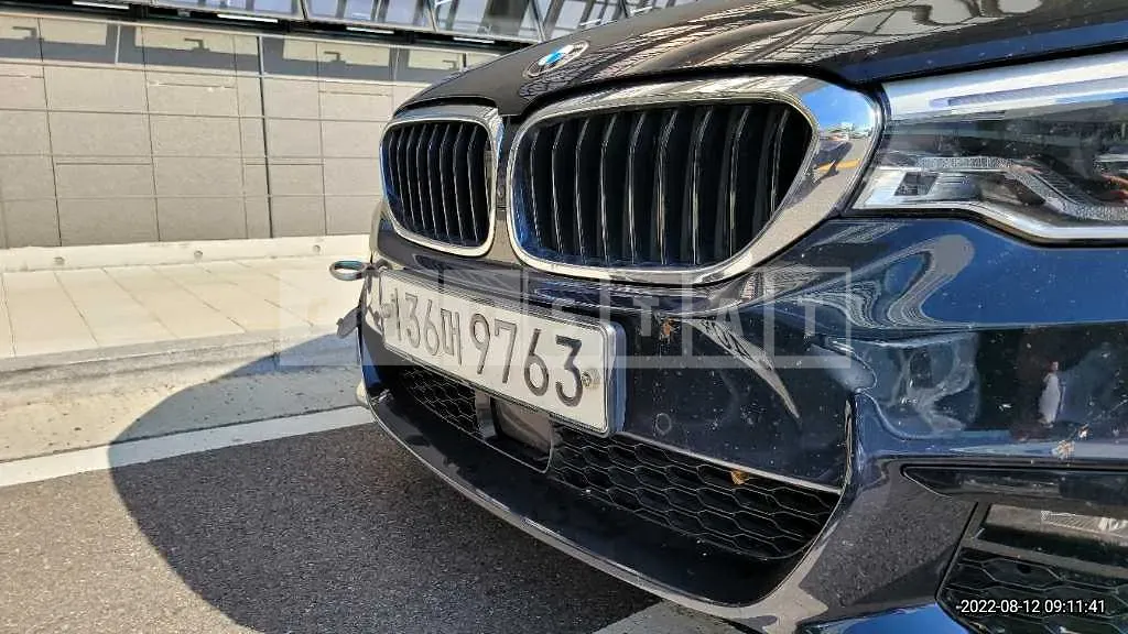 Photo 2 of 49: 2020 BMW 520d xDrive M Sport Package, VIN WBAJF5104LCE10611 — Korean insurance auction